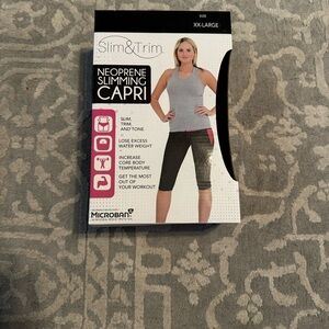 Neoprene Capri - Black and Pink